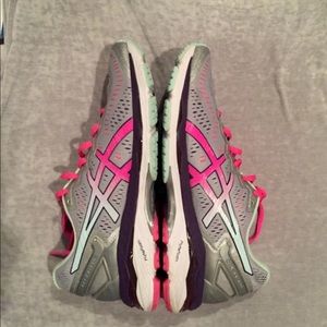 ASICS Gel Kayano - Size 8.5